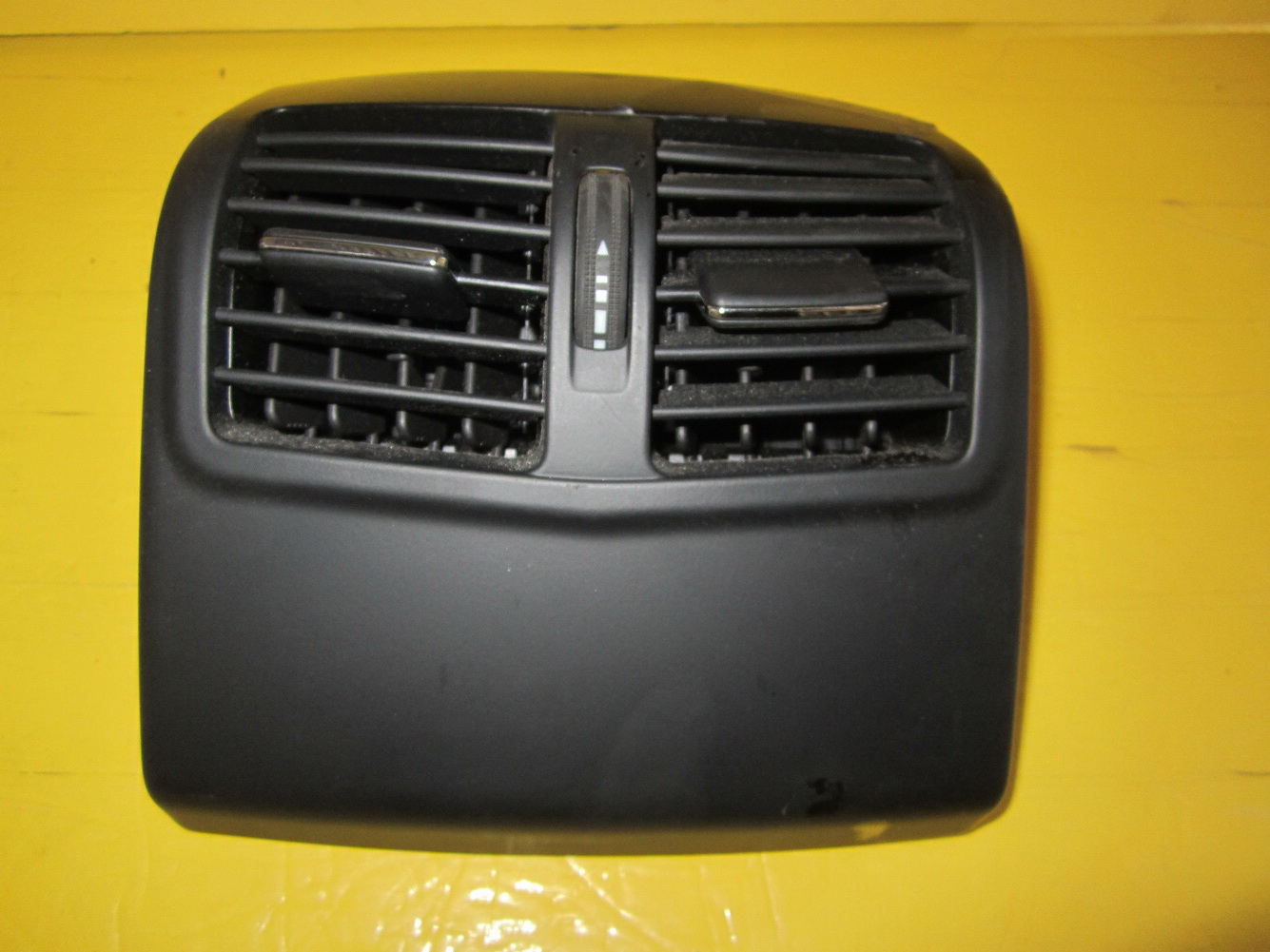 MERCEDES BENZ E350 REAR CENTER CONSOLE AIR VENT 2128300454 Used Auto